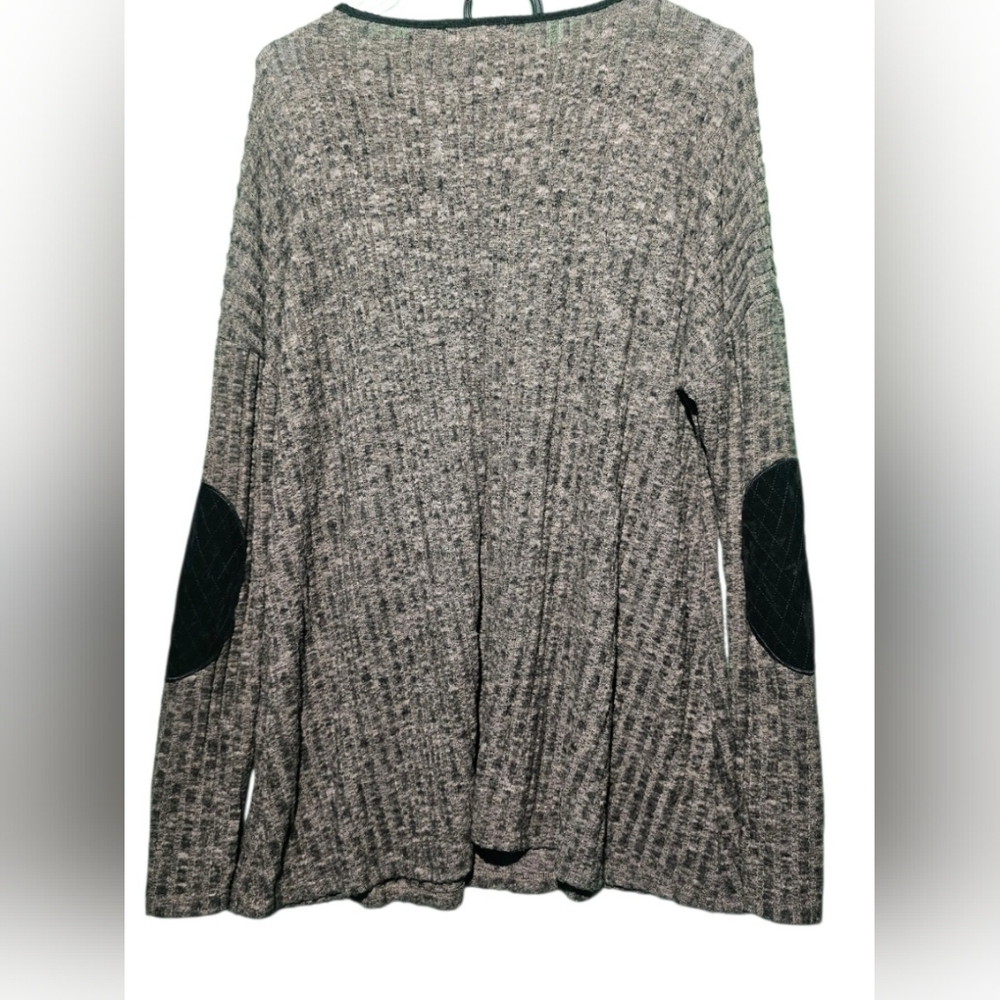 12th Tribe EUC Large Gray Long Sleeve Top with Black Elbow Patches 23 PTP - Picture 2 of 4